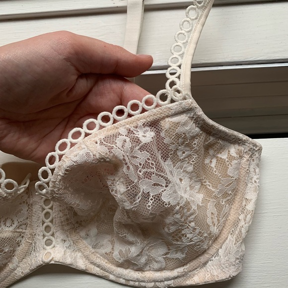 Cream lace bra with beautiful details - Picture 3 of 5